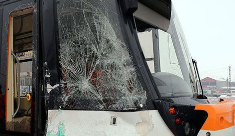 Tramvayla minibüs çarpıştı: 6 yaralı