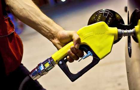 PETDER: Benzin satışları Mart'ta %0,13 arttı