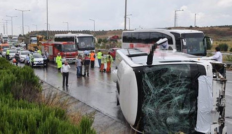 İzmir'de büyük kaza: 46 yaralı