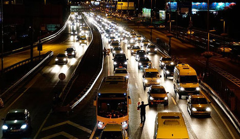 Yola çıkacaklar dikkat! İstanbul'da trafik kilit