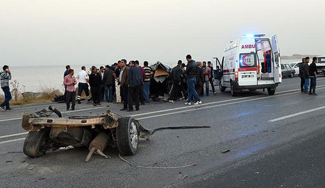 Tarım işçilerini taşıyan araç kaza yaptı: 3 ölü