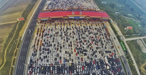 Çin'de bayram trafiği 50 şeritli yolu felç etti