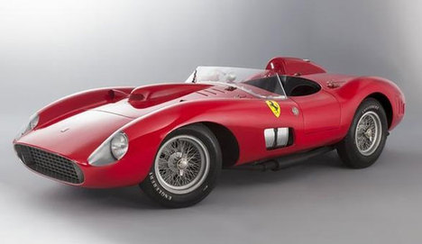 Tarihin en pahalı Ferrari'si rekor fiyata satıldı