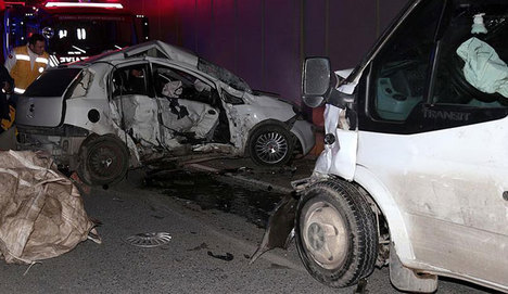 Ümraniye'de feci kaza: 2 ölü, 3 yaralı
