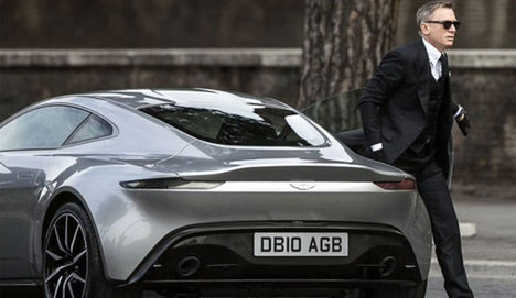 James Bond'un arabası 2,4 milyon sterline satıldı